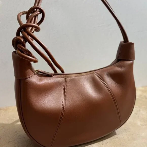 Elegant Adjustable Leather Shoulder Bag